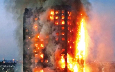 테러 이어 또 악몽…런던 24층 아파트 대형 화재