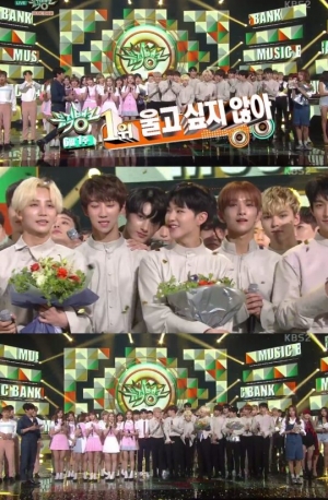 &#39;뮤뱅&#39; 세븐틴, 트와이스 꺾고 1위 등극... 아스트로·에이프릴·효연 &#39;컴백&#39; (종합)