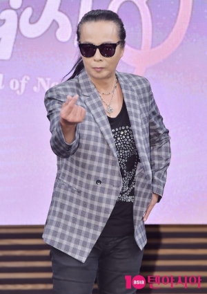 [TEN PHOTO]김태원 &#39;국민할매 무전여행 갔다왔어요&#39;