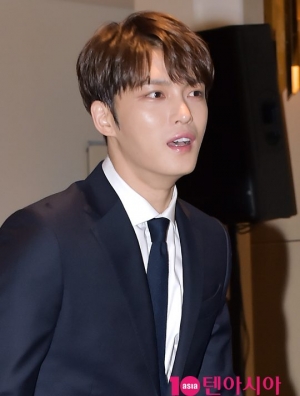 [TEN PHOTO]김재중 &#39;키스를 부르는 입술&#39;