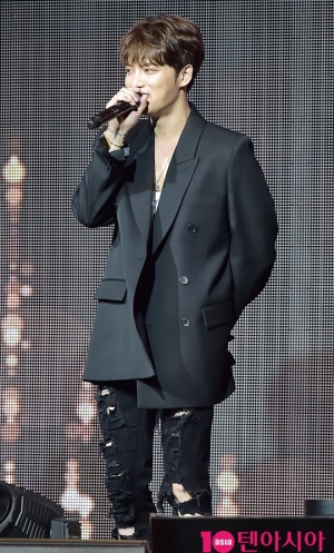 [TEN PHOTO]JYJ 김재중 &#39;샤프한 옆선&#39;