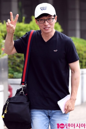 [TEN PHOTO] 유재석 &#39;귀요미 브이&#39;