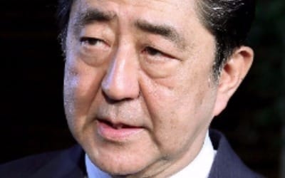 일본 아베, 한국 방문 니카이특사 접견후 "한·일 관계 중요하다" 강조