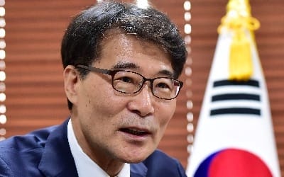 장하성 "경제부총리·靑정책실장·공정위원장 수시로 만날 것"