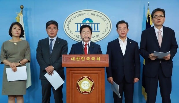 한국당, 안경환 아들 징계감경·서울대 입학 감사 요구