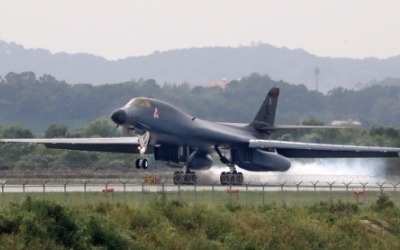 '죽음의 백조' B-1B 두 대 대북 정밀폭격 첫 훈련