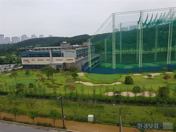 중동탄 최초 선점 상가 ‘리더스뷰프라자’에서 바라 본 리베라 CC 골프장 전경