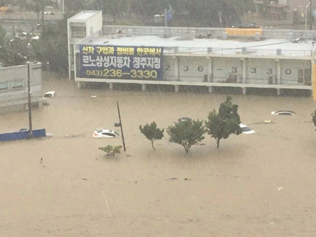 청주 복대동 지웰시티에서 바라본 폭우 현장(사진=독자 제보)