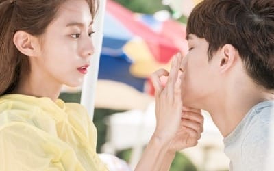 "강남 질투하겠네"…'맨홀' 유이, 김재중과 달달 눈빛+심쿵 스킨십