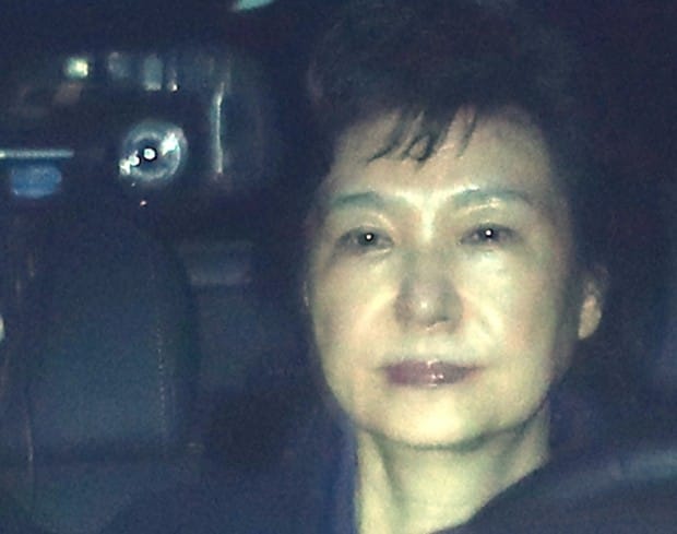 "롯데에 경고 보내라"…박근혜, '면세점 박탈' 지시 정황
