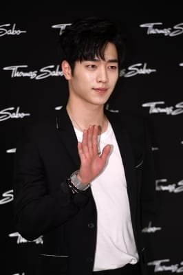  서강준, '빨간 손바닥'