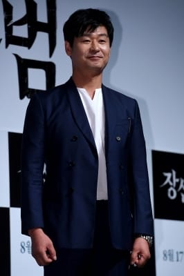  박혁권, '부드러운 미소'