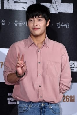  강하늘, '호수같은 눈망울'