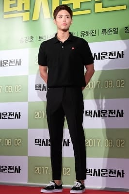  박보검, '떡 벌어진 어깨가 눈에 띄네~'