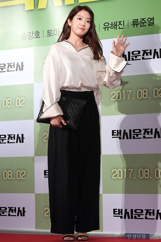 [포토] 박신혜, '우월한 비율 뽐내며~'