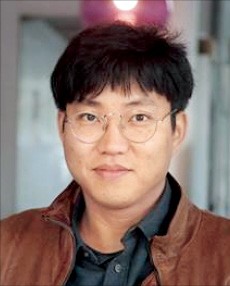 [책마을] 박준 시인 "힘든 일 많은 게 우리들 삶…같이 울면 조금은 힘 되겠죠"