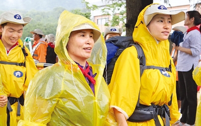 동아제약 국토대장정 '부모님과 함께 걷기'