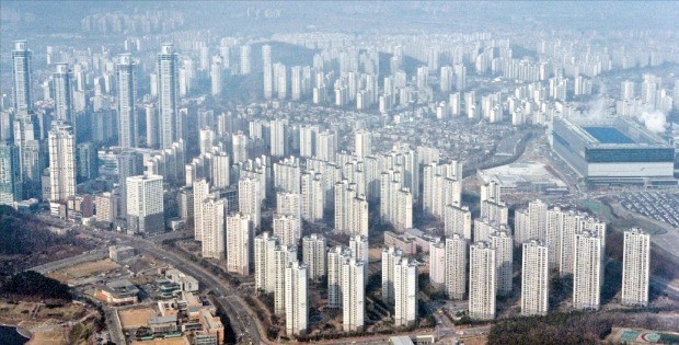 올 들어 입주물량이 급증하면서 분양가보다 떨어진 매물이 나오고 있는 경기 화성 동탄신도시 일대.  한경DB 