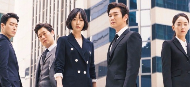큰 화제를 모으며 시청률 5%대를 기록한 tvN 드라마 ‘비밀의 숲’.  CJ E&M 제공