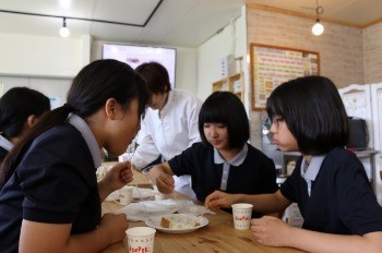 [한경·네이버 FARM] 우유 못마시는 목장 여주인이 '치즈 장인' 된 사연