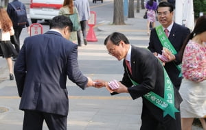 저축은행, 비대면 채널 확대 &#34;카카오뱅크 안 무섭다&#34;