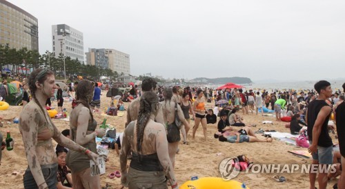 여름휴가 절정…전국 해수욕장·축제장 피서객 '북적'