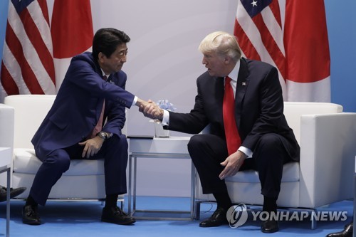 트럼프-아베 통화…"북한 위협 심각, 경제·외교압박 높일 것"
