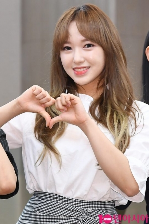 [TEN PHOTO] 우주소녀 성소 &#39;이렇게 예뻐도 되나요&#39;