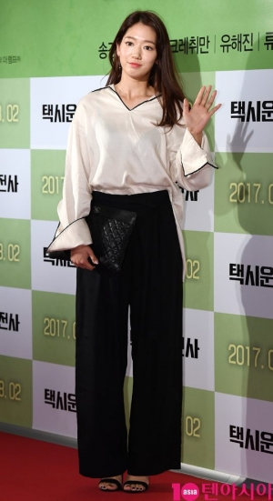 [TEN PHOTO]박신혜 &#39;오피스룩도 귀티나게&#39;