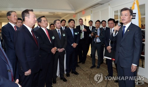 文대통령-기업인 '호프미팅'…건배는 소상공인 수제맥주로