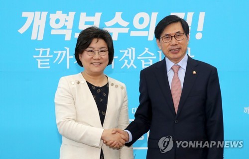 추미애, 박상기에 "단칼에 매듭 쳐내듯 검찰 대수술 기대"