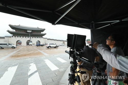 광화문 현판, 어떤 색이 맞을까…'색상 찾기' 실험 시작