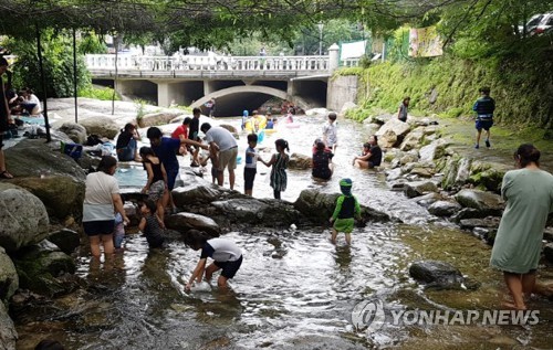 여름휴가 절정…전국 해수욕장·축제장 피서객 '북적'