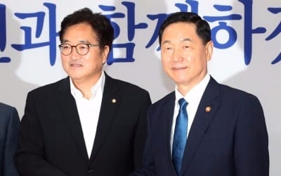 김상곤 '혁신위 동지' 우원식 만나 "교육개혁 도와달라"