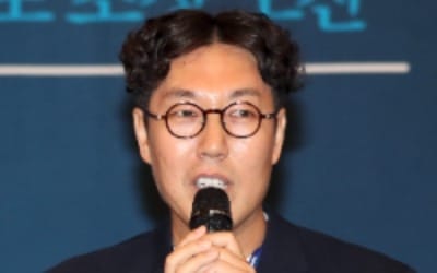 김영철 "문 대통령, 내가 독일간담회서 진땀 흘리자 띄워줬다"