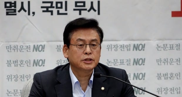 한국당, 靑 문건 공개 관계자 추가 고발