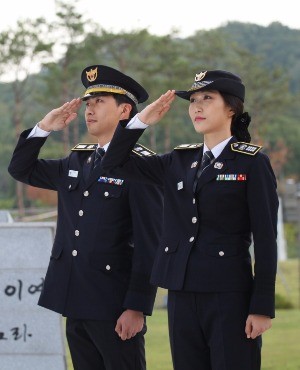 정부는 정규대학을 졸업하지 않아도 평생학습으로 학위를 취득하면 경찰공무원 등에 임용될 수 있도록 법령상 학력요건을 정비했다. / 사진=한경 DB