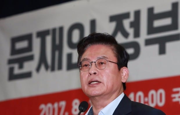 정우택 "청와대 안보라인 즉각 경질돼야"