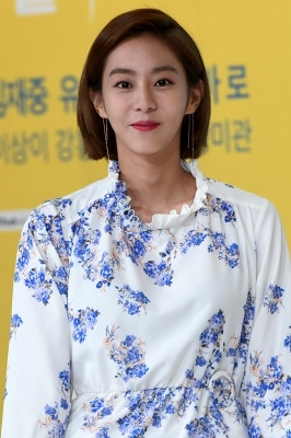  유이, '강남 결별 후 첫 공식석상'