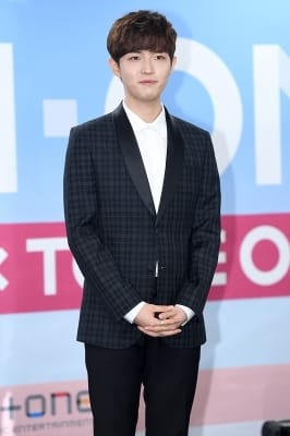  워너원 김재환, '긴장한 모습도 귀엽네~'