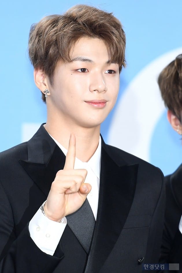 [포토] 워너원 강다니엘, '자체발광 꽃미모~'