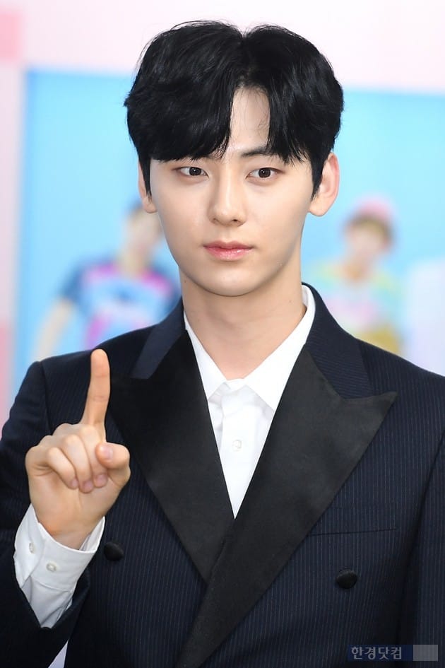 [포토] 워너원 황민현, '감탄을 부르는 잘생김~'