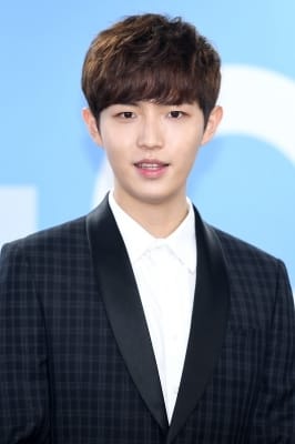  워너원 김재환, '눈길 사로잡는 부드러운 눈빛'