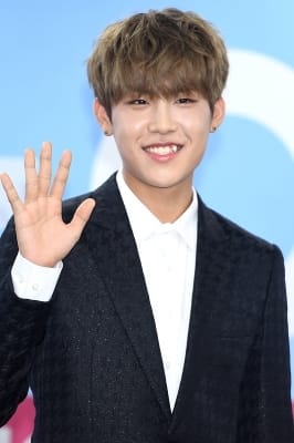  워너원 박우진, '애교 가득한 미소~'