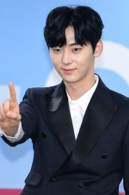  워너원 황민현, '누나들 마음 흔드는 미소~'