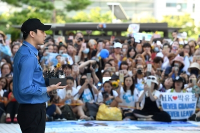  박유천, '많은 팬들 앞에서 소집해제'