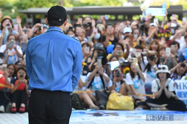 [포토] 박유천, '말 많고 탈 많은 시간 기다린 팬에게 인사'