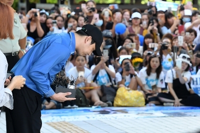  박유천, '고개 숙여 인사'