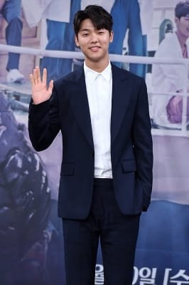  강민혁, '부드러운 미소~'