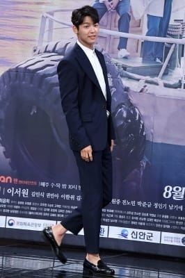  강민혁, '등장만으로 화보~'